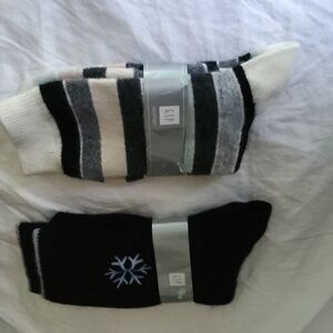 💥NEW💥2 pair Women's Socks